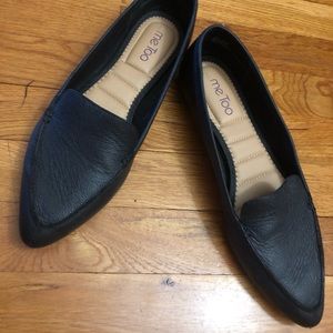 Pointy toe leather flats